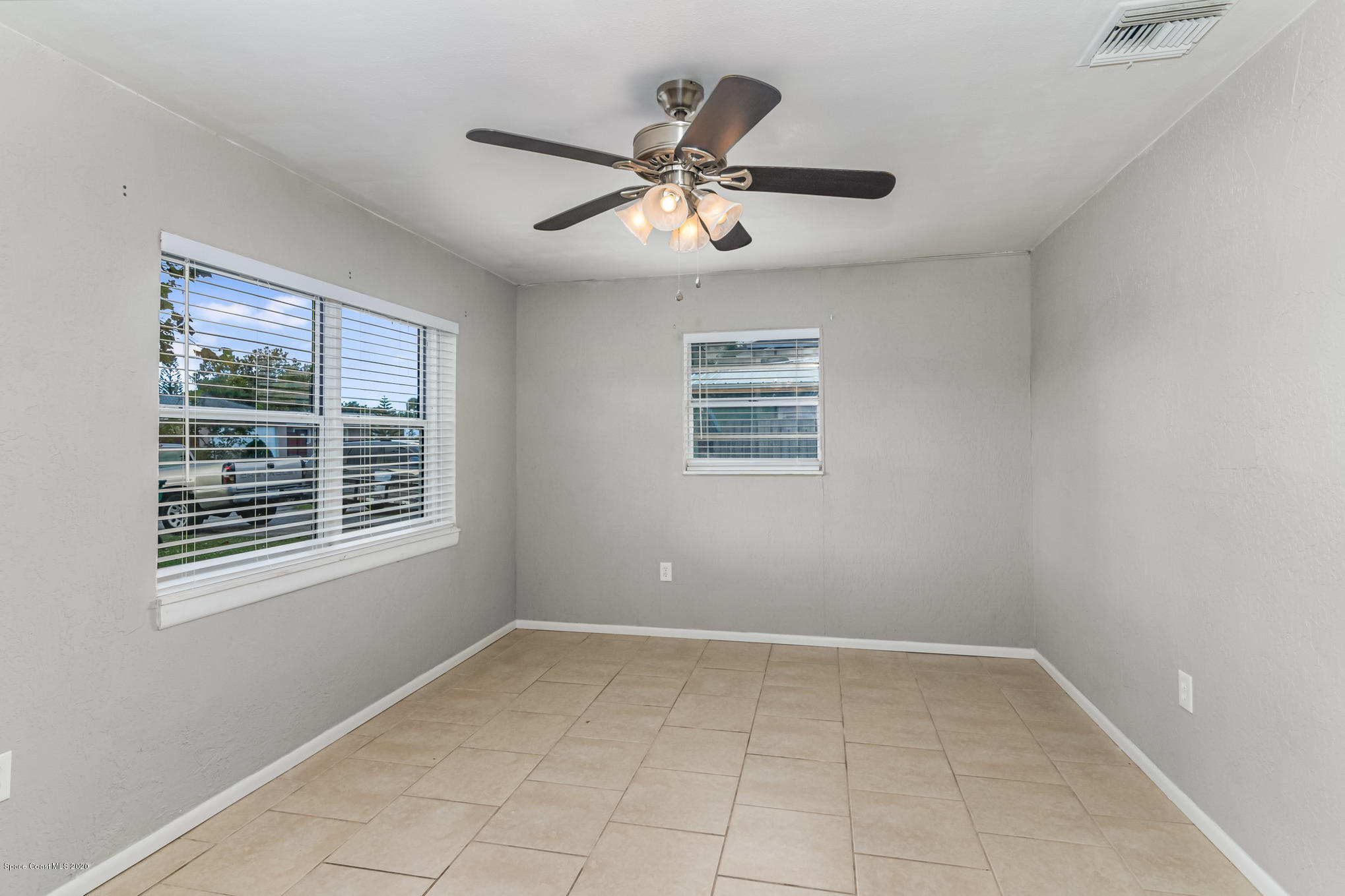2226 Warwick Road Melbourne, FL 32935 - Photo 8 of 23 DSC_0012