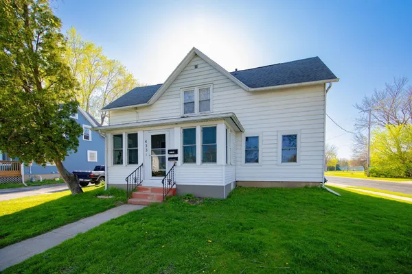 $250,000 | 433 North High Street, Fort Atkinson, WI 53538