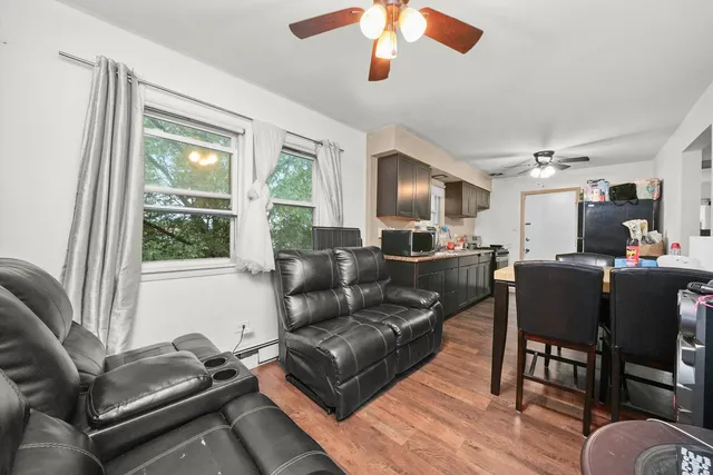 $449,999 | 7524 West 63rd Place, Summit, IL 60501