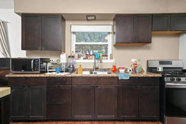 $449,999 | 7524 West 63rd Place, Summit, IL 60501