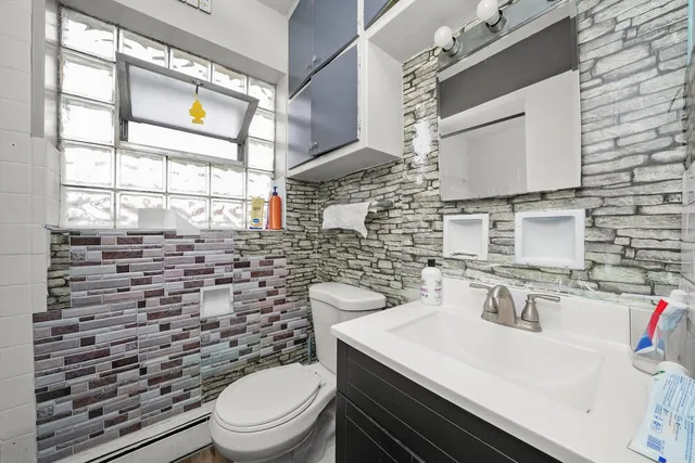 $449,999 | 7524 West 63rd Place, Summit, IL 60501