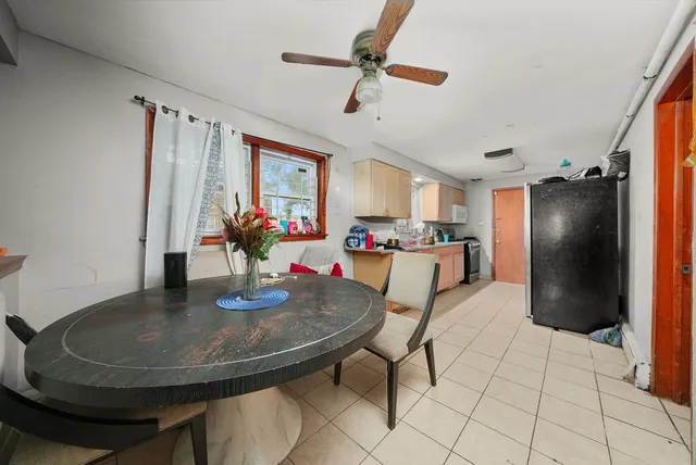 $449,999 | 7524 West 63rd Place, Summit, IL 60501