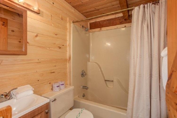 1784 Blue Ridge Road Sevierville, TN 37876 - Photo 11 of 15 trails-end-bathroom-600x400