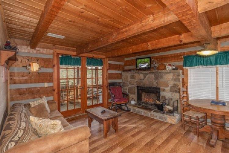 1784 Blue Ridge Road Sevierville, TN 37876 - Photo 3 of 15 trails-end-living-room-600x400