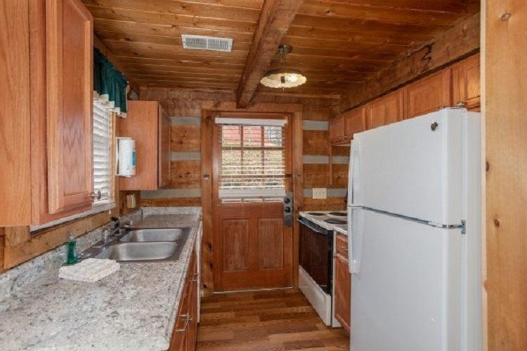 1784 Blue Ridge Road Sevierville, TN 37876 - Photo 6 of 15 trails-end-kitchen-600x400