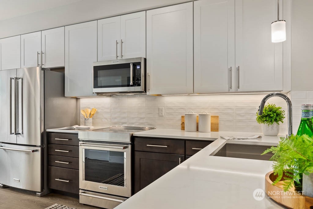 23833 9th Avenue Southeast, Unit B 19 Bothell, WA 98021 - Photo 17 of 32 a kitchen with granite countertop a sink and a stove