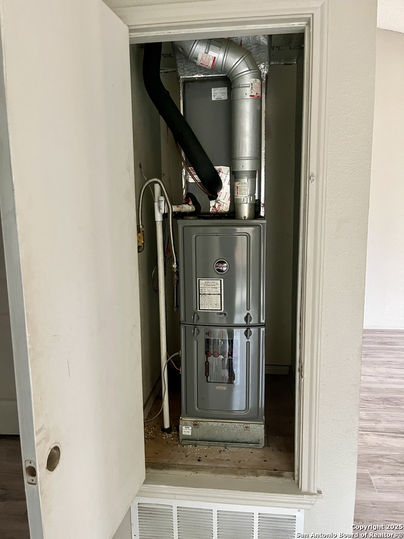 12235 Ridge Crown Street San Antonio, TX 78247 - Photo 17 of 29