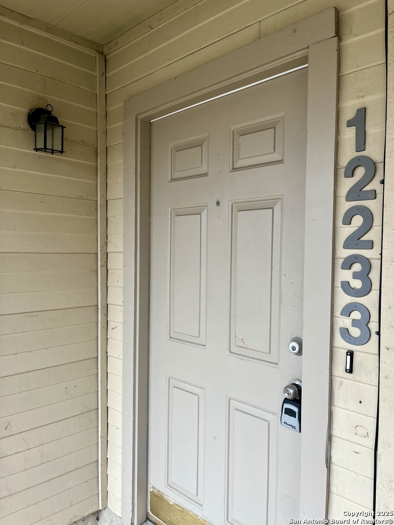 12235 Ridge Crown Street San Antonio, TX 78247 - Photo 3 of 29