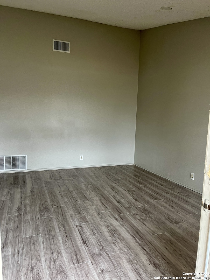 12235 Ridge Crown Street San Antonio, TX 78247 - Photo 4 of 29