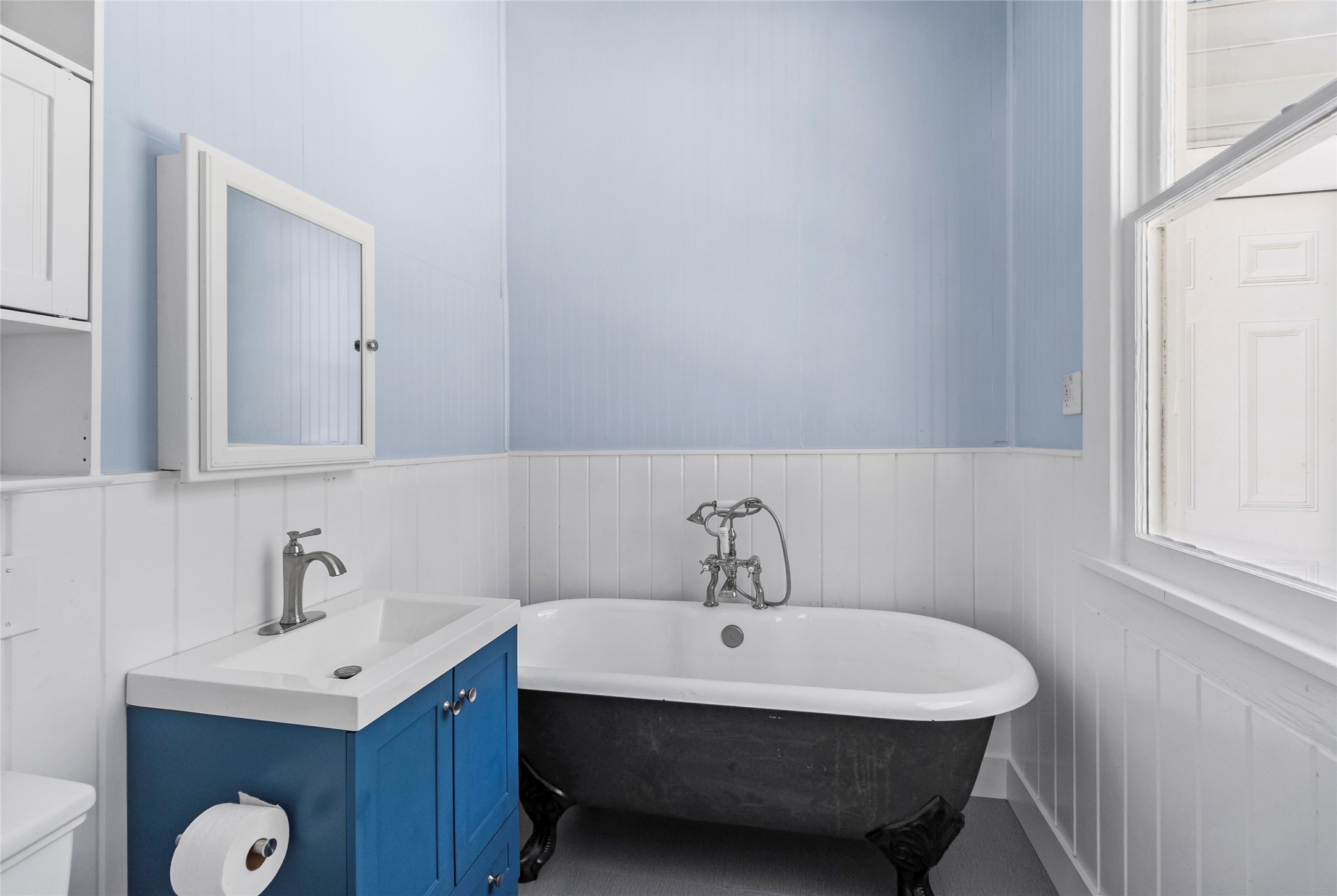 38 Darrell White Road Huntsville, TX 77340 - Photo 19 of 49 a bathroom with a sink a toilet and mirror