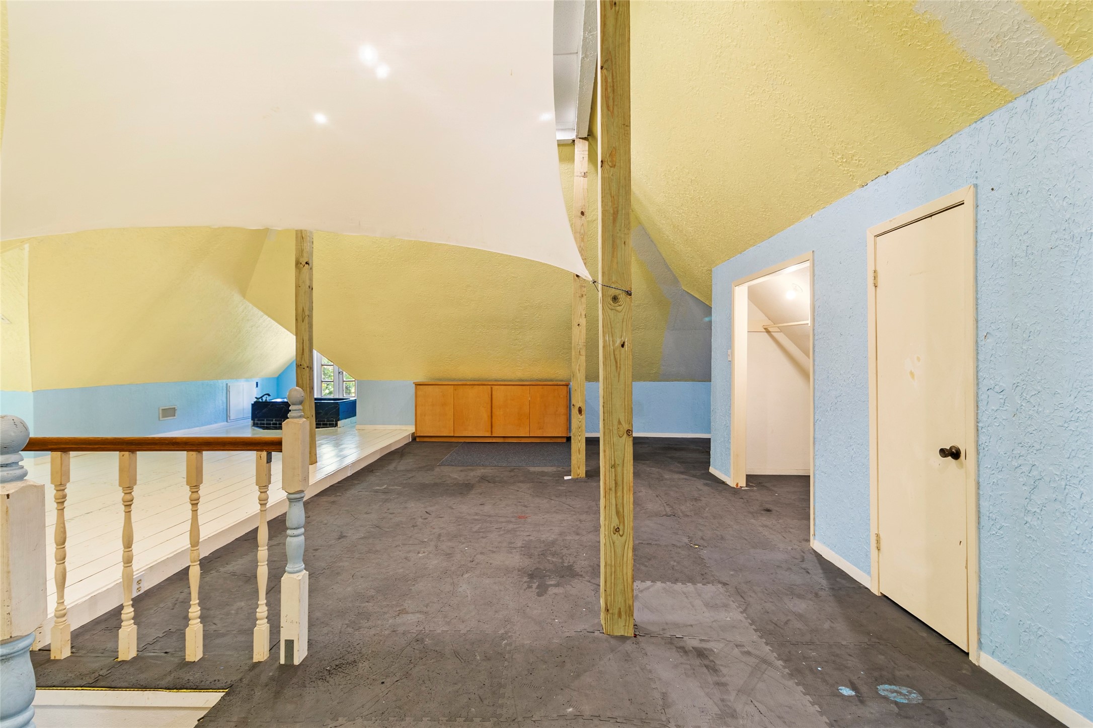 38 Darrell White Road Huntsville, TX 77340 - Photo 21 of 49 a view of a hallway with an ocean view