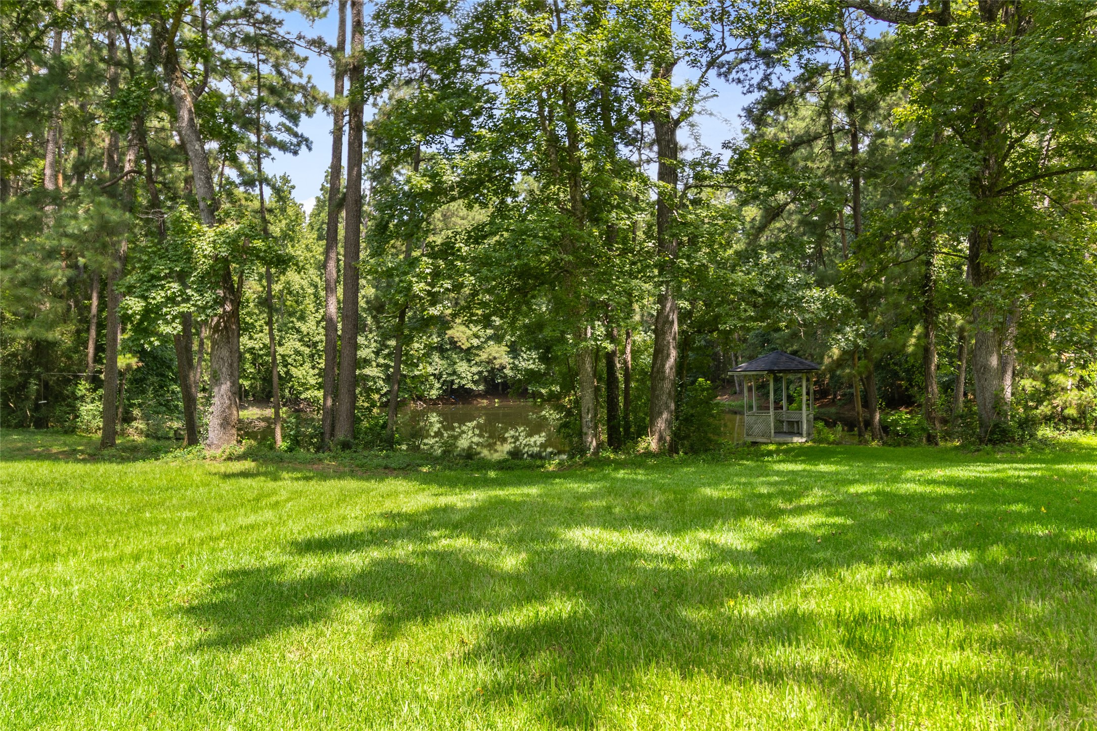 38 Darrell White Road Huntsville, TX 77340 - Photo 38 of 49 a backyard of a house with lots of green space