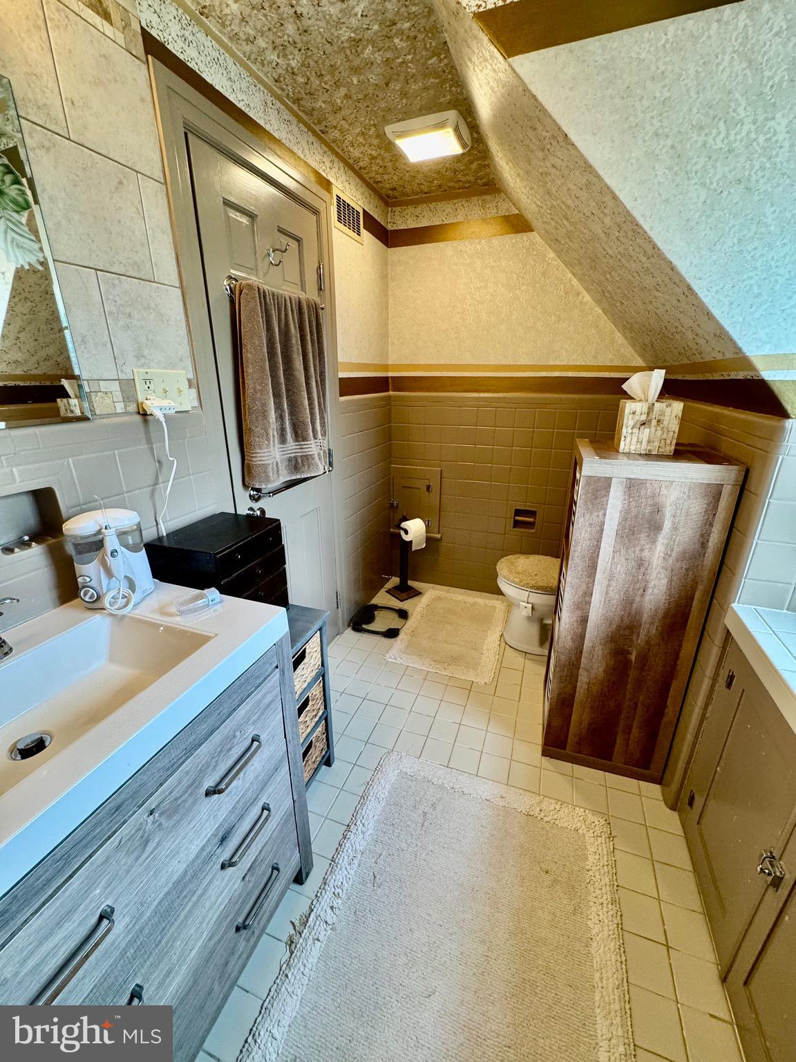 2251 Moore Street Huntingdon, PA 16652 - Photo 77 of 106 2nd level 3/4 bath