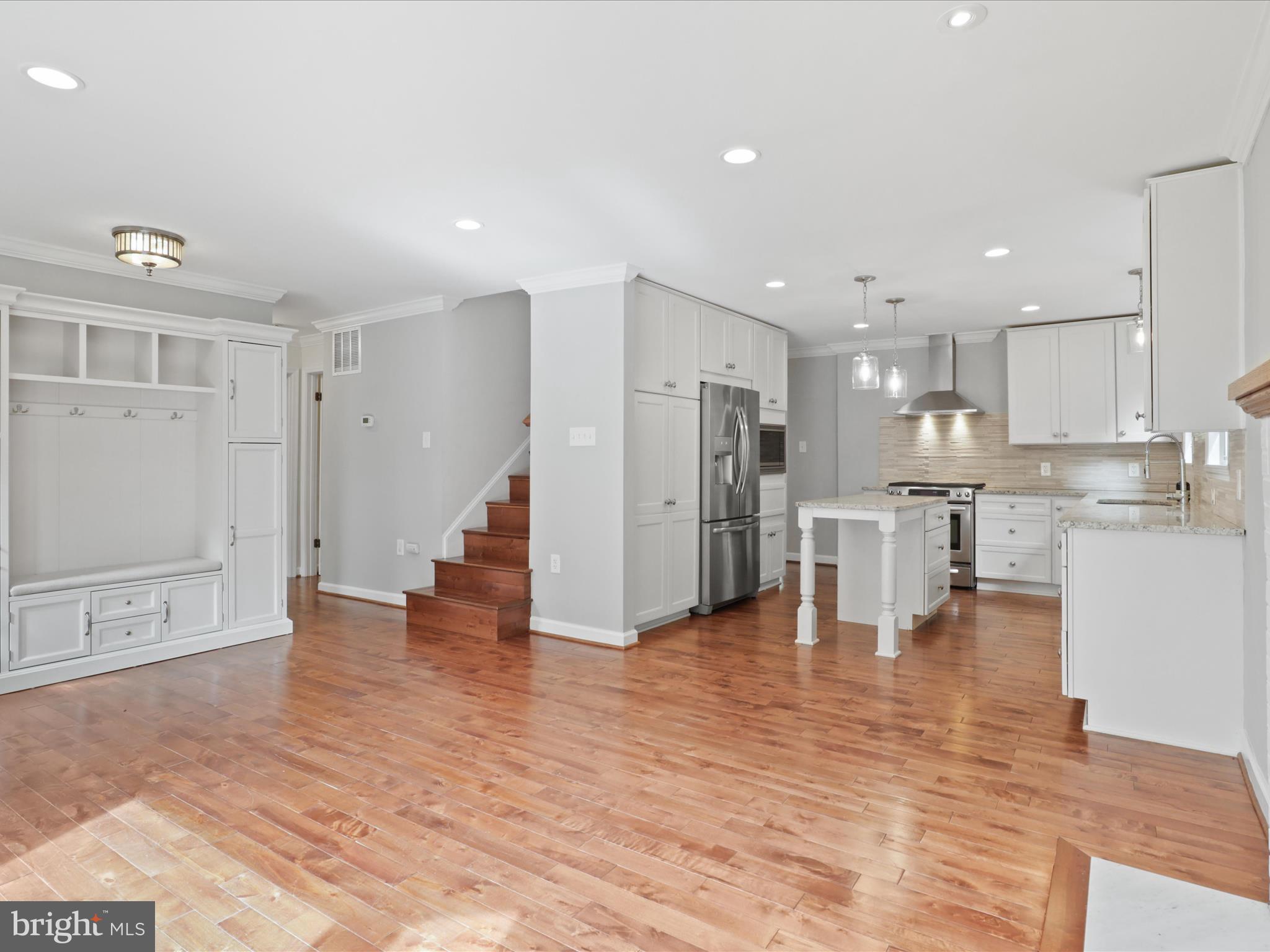 6612 Kerns Road Falls Church, VA 22042 - Photo 11 of 54 Entry Family Area