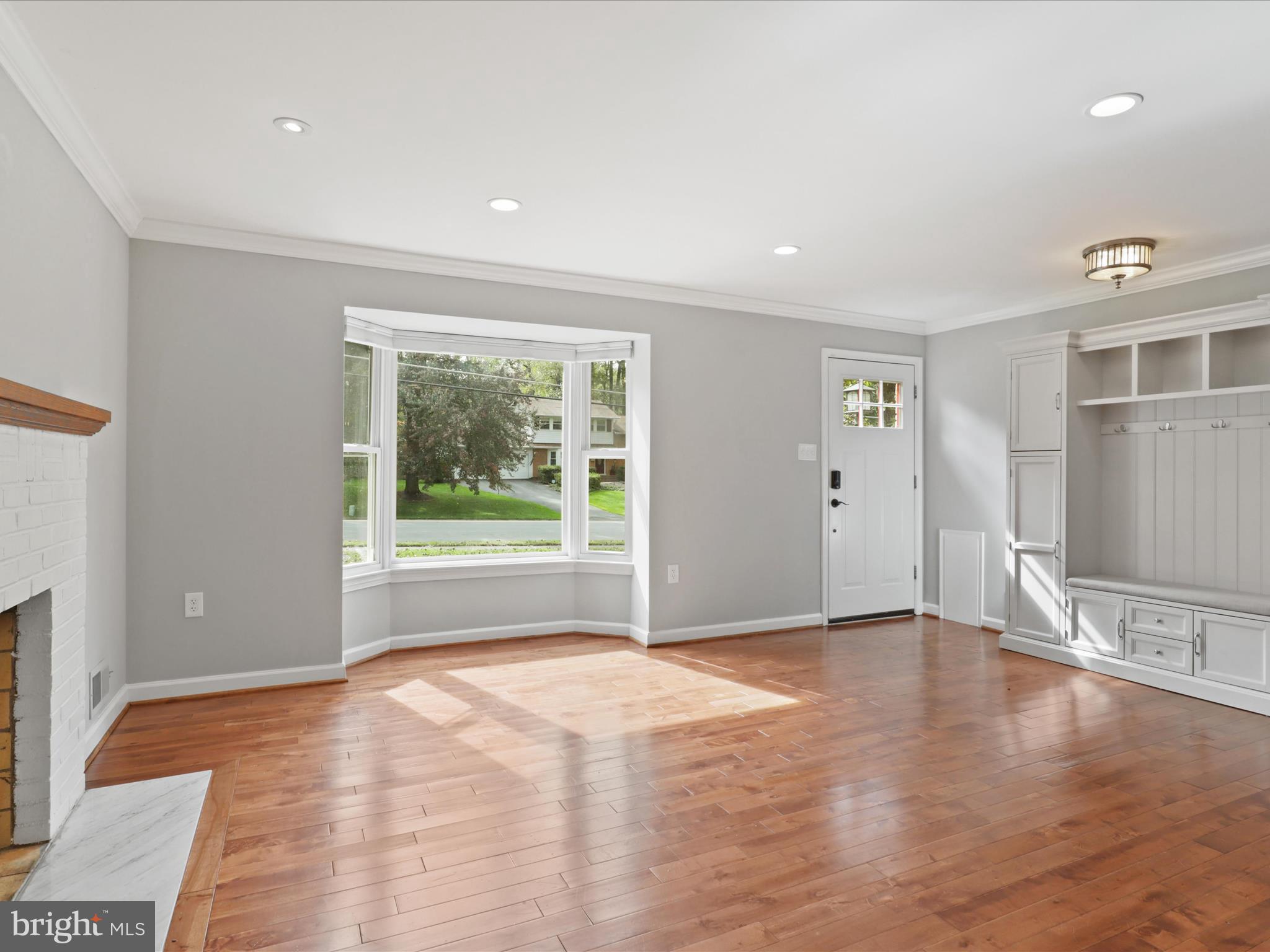 6612 Kerns Road Falls Church, VA 22042 - Photo 7 of 54 Entry Family Area