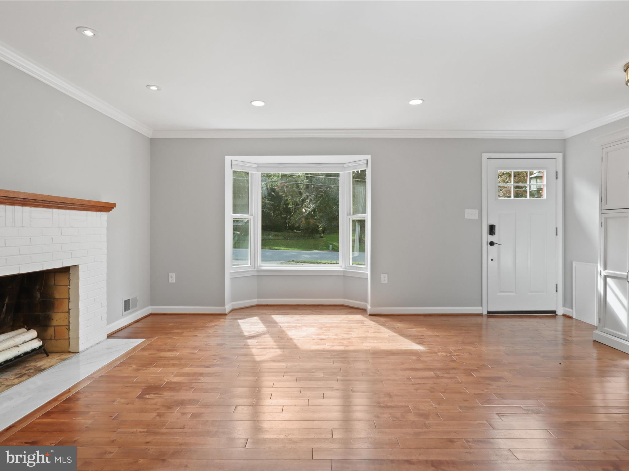 6612 Kerns Road Falls Church, VA 22042 - Photo 9 of 54 Entry Family Area