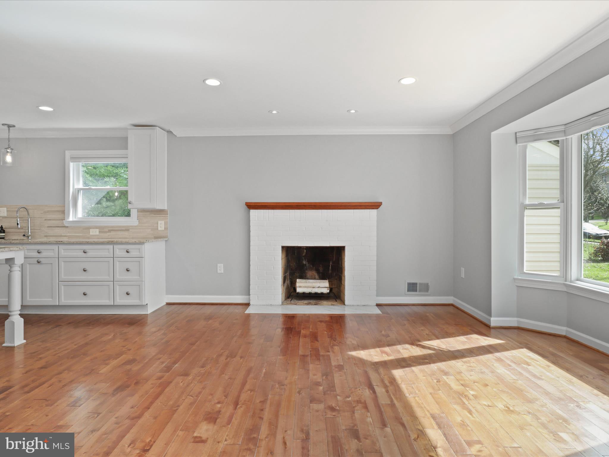 6612 Kerns Road Falls Church, VA 22042 - Photo 10 of 54 Entry Family Area