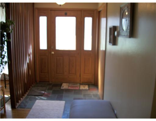 1011 Hoffmeyer Road Carnegie, PA 15106 - Photo 11 of 12 Entry/Foyer.