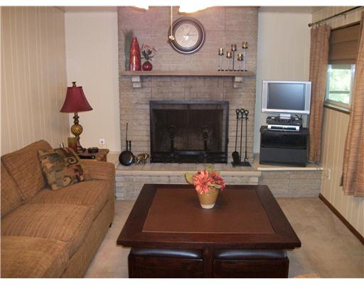 1011 Hoffmeyer Road Carnegie, PA 15106 - Photo 3 of 12 Family Room.