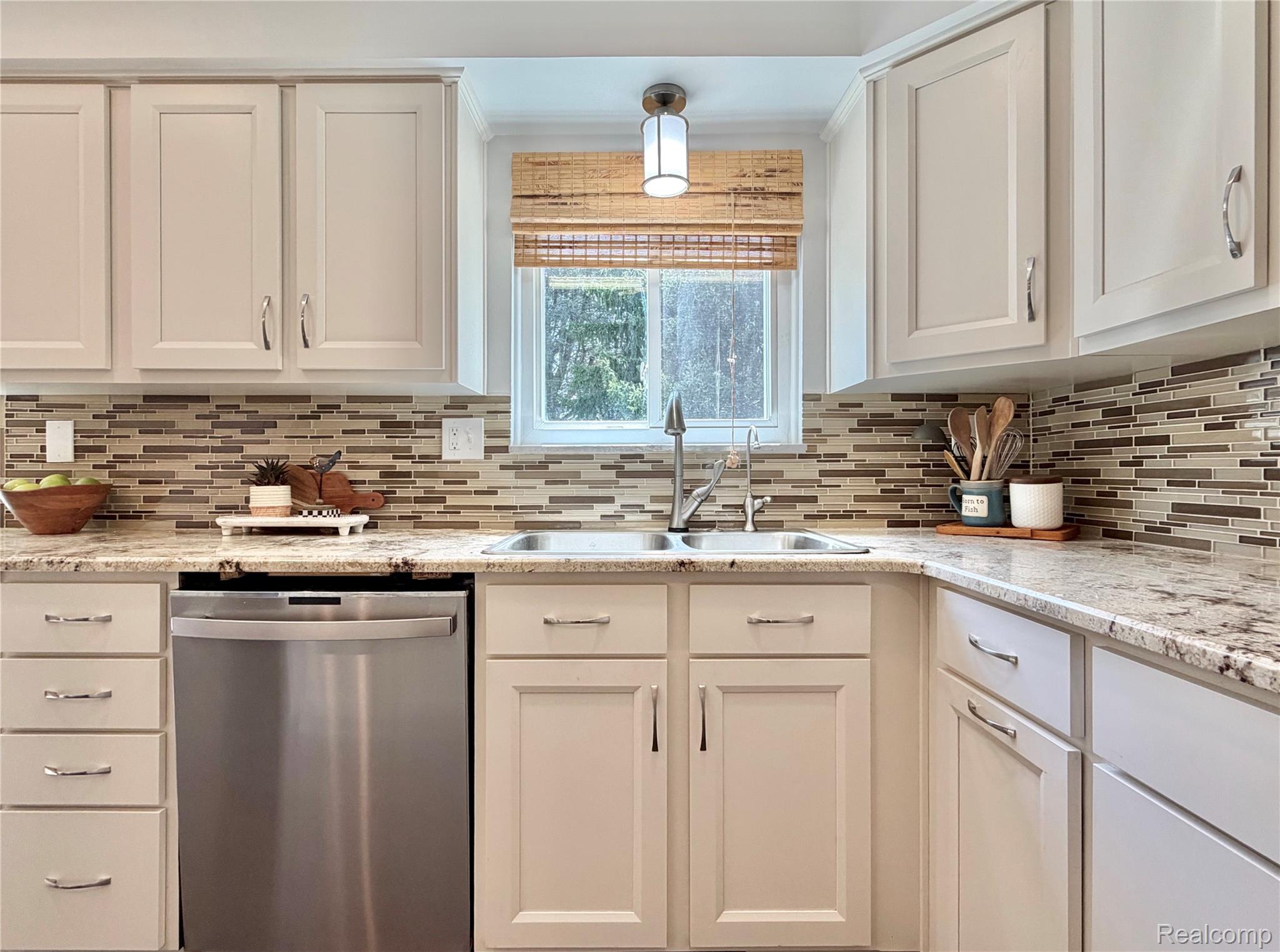 5028 Aintree Road Rochester, MI 48306 - Photo 8 of 51 Granite countertops