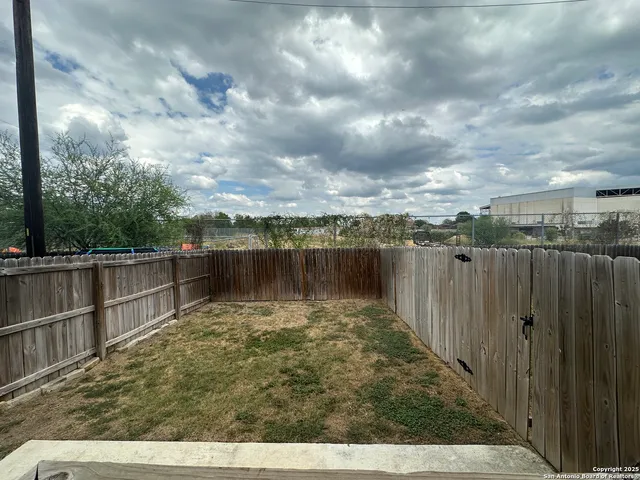 $1,300 | 16930 Spirit Brook, Unit 2, Selma, TX 78154