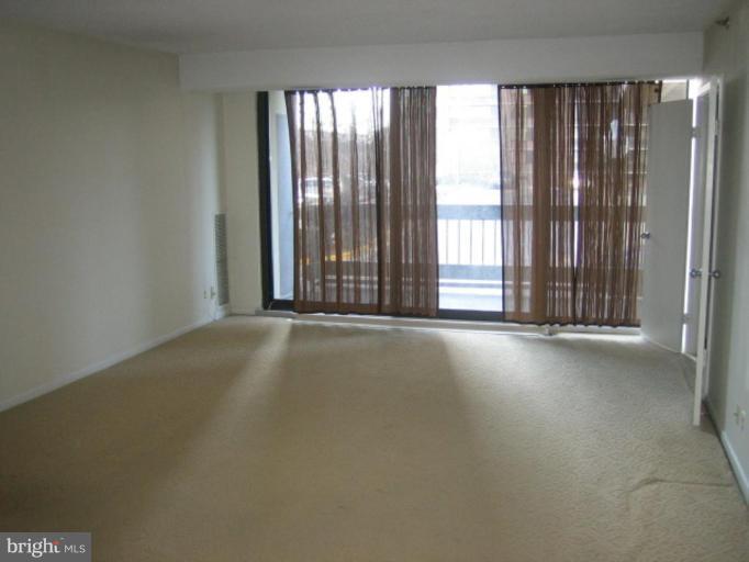 5505 Seminary Road, Unit 103N Falls Church, VA 22041 - Photo 2 of 8 Living Room