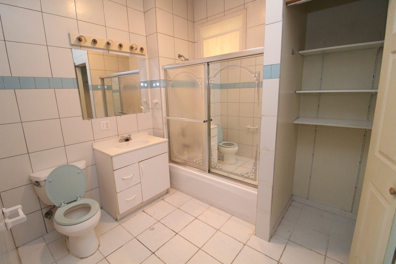 1110 West Addison Street, Unit 2 Chicago, IL 60613 - Photo 4 of 15