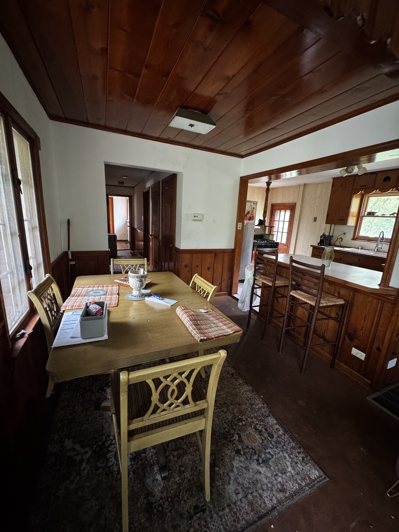 409 Ski Hill Road Fox River Grove, IL 60021 - Photo 8 of 40