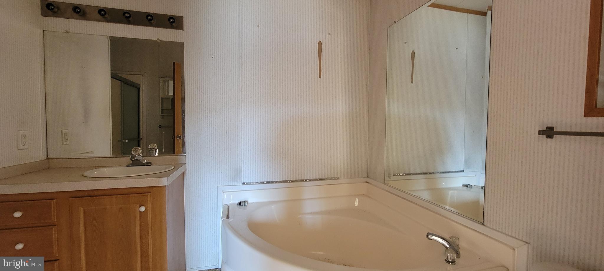 2226-2230 Back Road Sharpsburg, MD 21782 - Photo 16 of 49 Primary Bathroom