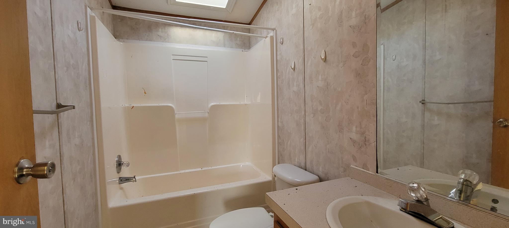 2226-2230 Back Road Sharpsburg, MD 21782 - Photo 19 of 49 Family Bathroom