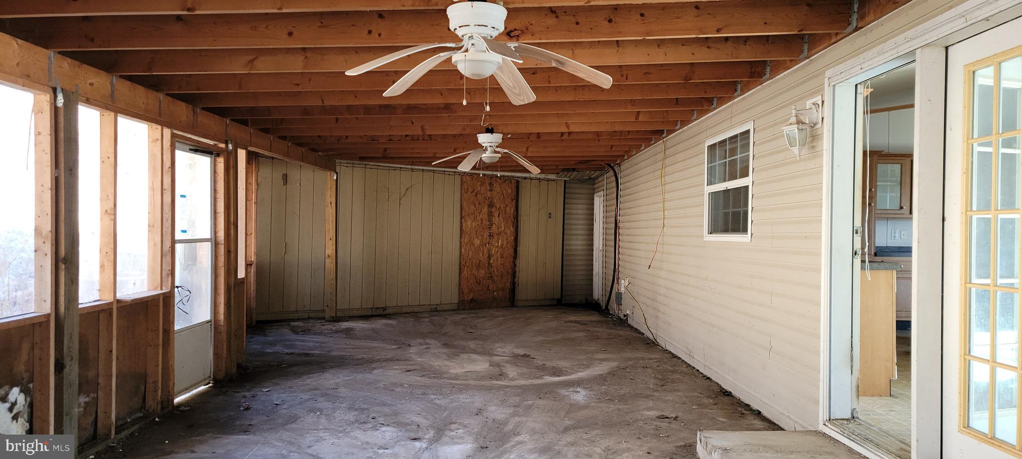 2226-2230 Back Road Sharpsburg, MD 21782 - Photo 24 of 49 Enclosed Patio