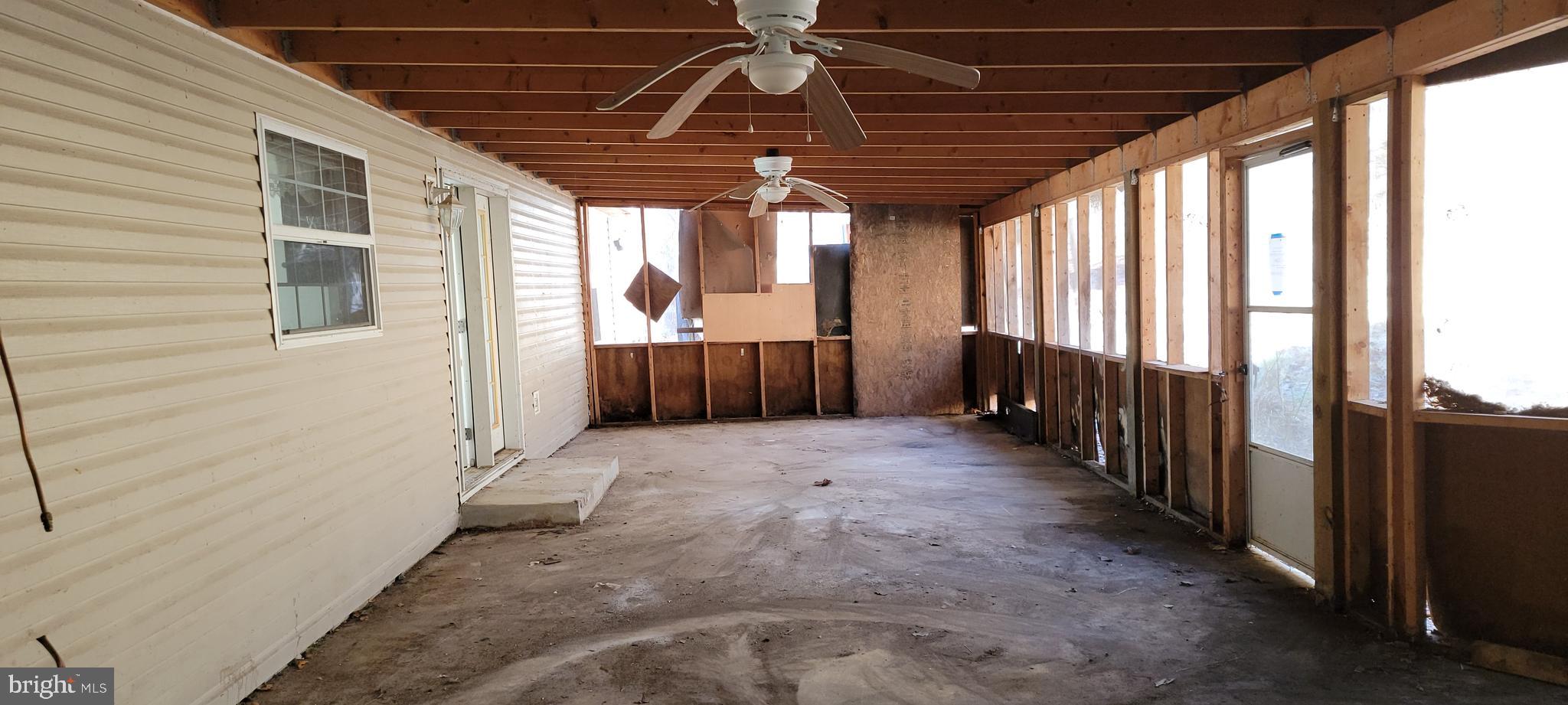 2226-2230 Back Road Sharpsburg, MD 21782 - Photo 25 of 49 Enclosed Patio