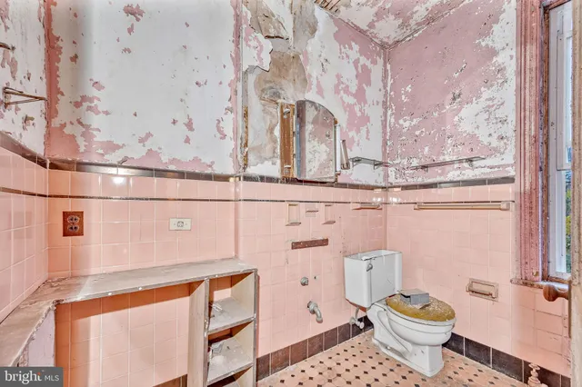 a view of a house with a outdoor space