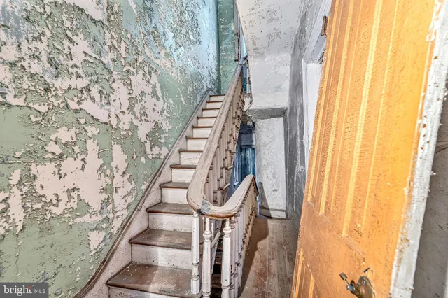 an empty room with an entryway