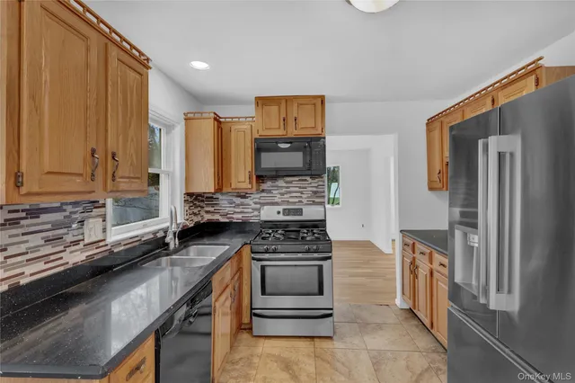 $849,999 | 415 Pond Path, East Setauket, NY 11733