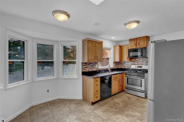 $849,999 | 415 Pond Path, East Setauket, NY 11733