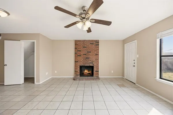 $1,295 | 1006 Bland Drive, Unit 1012, Arlington, TX 76010