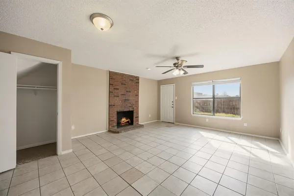 $1,295 | 1006 Bland Drive, Unit 1012, Arlington, TX 76010