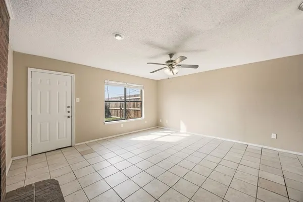 $1,295 | 1006 Bland Drive, Unit 1012, Arlington, TX 76010