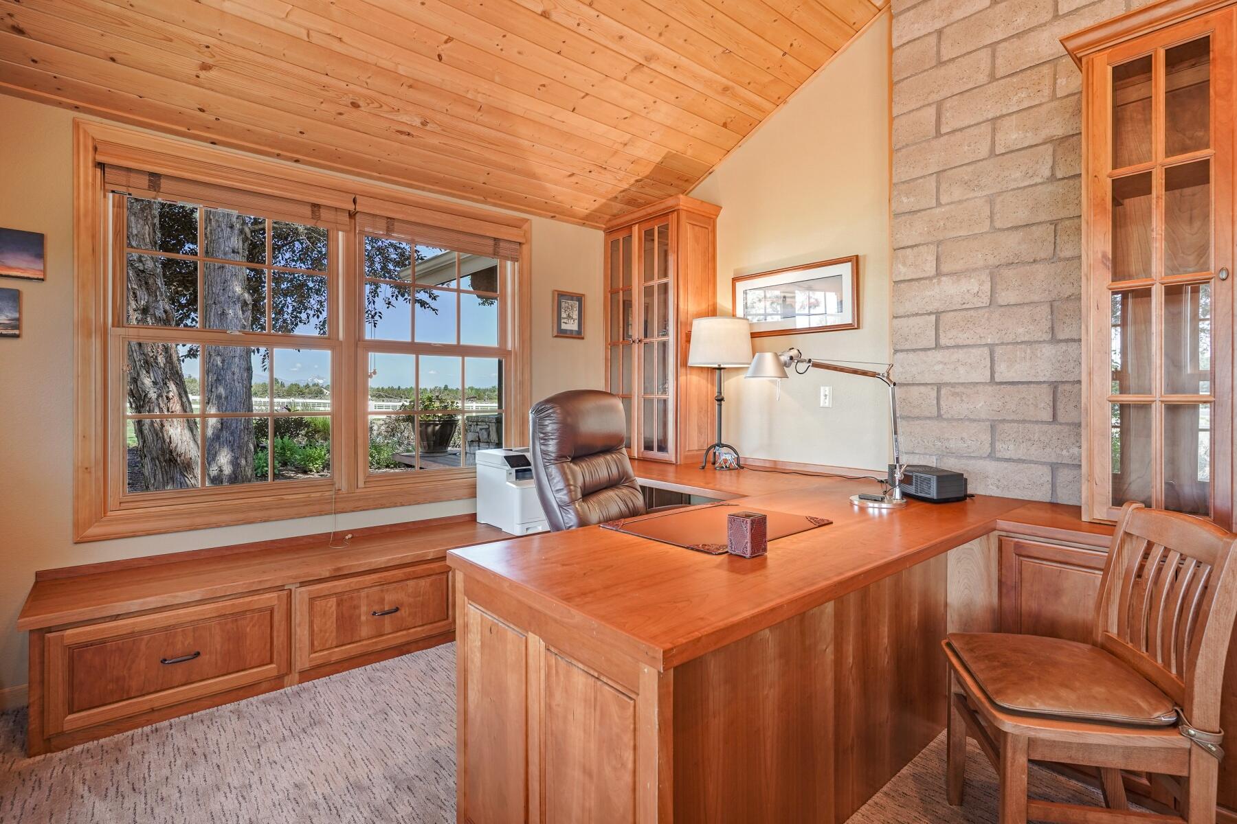 18611 Couch Market Road Bend, OR 97703 - Photo 11 of 55 11
