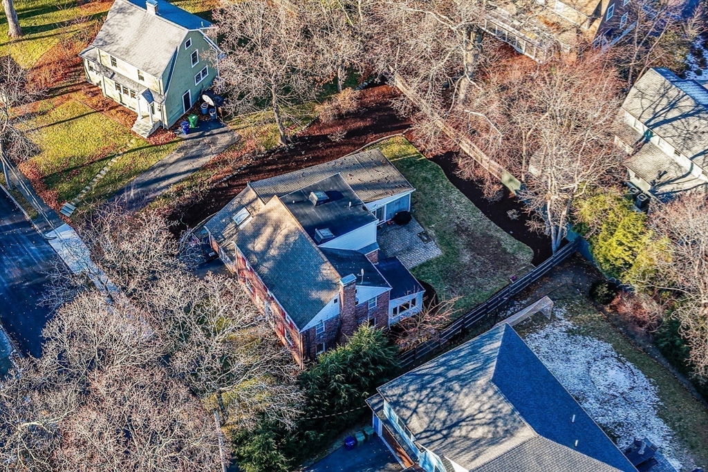 17 Woodhaven Road Newton, MA 02468 - Photo 4 of 41