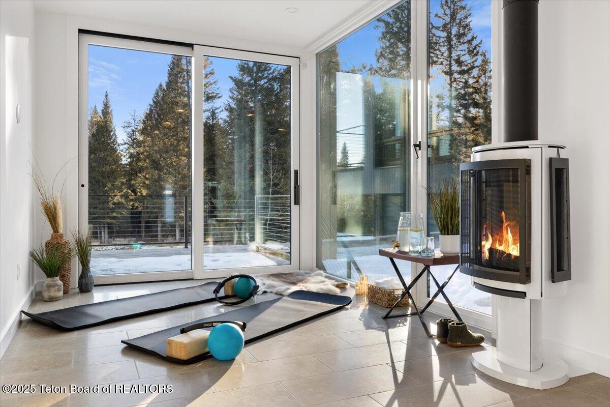 7000 West Gill Huff Road Wilson, WY 83014 - Photo 8 of 37 Sunroom