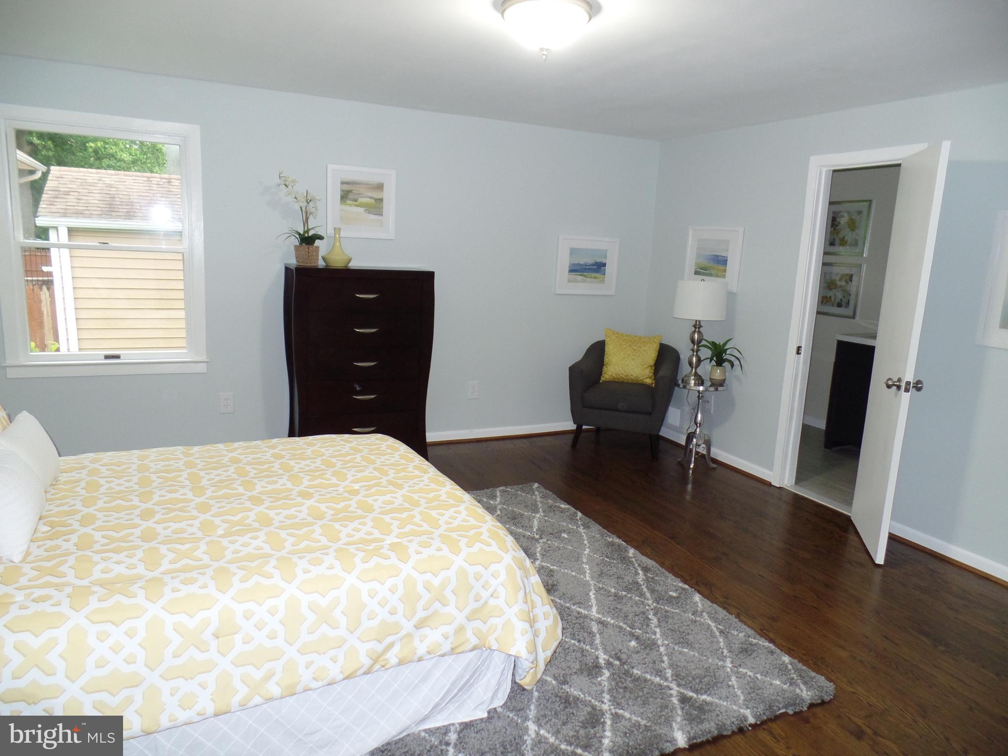 1815 Anderson Road Falls Church, VA 22043 - Photo 6 of 26 Large Master with Sitting Area