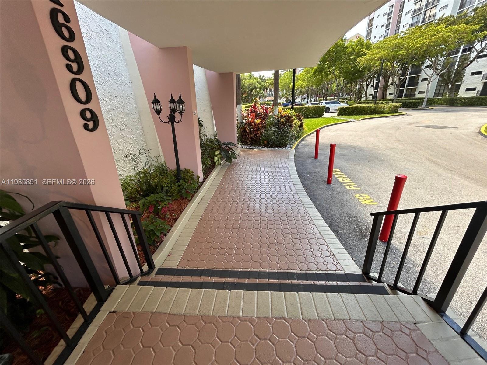 16909 North Bay Road, Unit 602 Sunny Isles Beach, FL 33160 - Photo 4 of 24