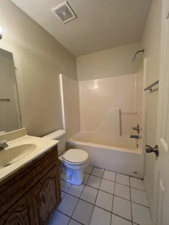 $880 | 132 Ballygar Street, Unit J, Clarksville, TN 37043