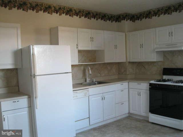 6763 Woodley Road Baltimore, MD 21222 - Photo 4 of 17 Kitchen