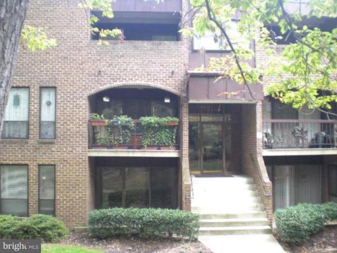 11220 Chestnut Grove Square, Unit 121 Reston, VA 20190 - Photo 1 of 18 Exterior (Main)