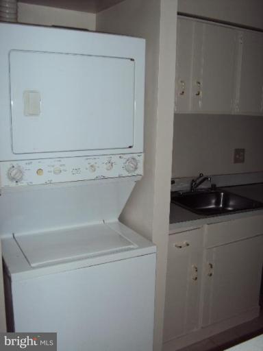 11220 Chestnut Grove Square, Unit 121 Reston, VA 20190 - Photo 9 of 18 Washer and Drier