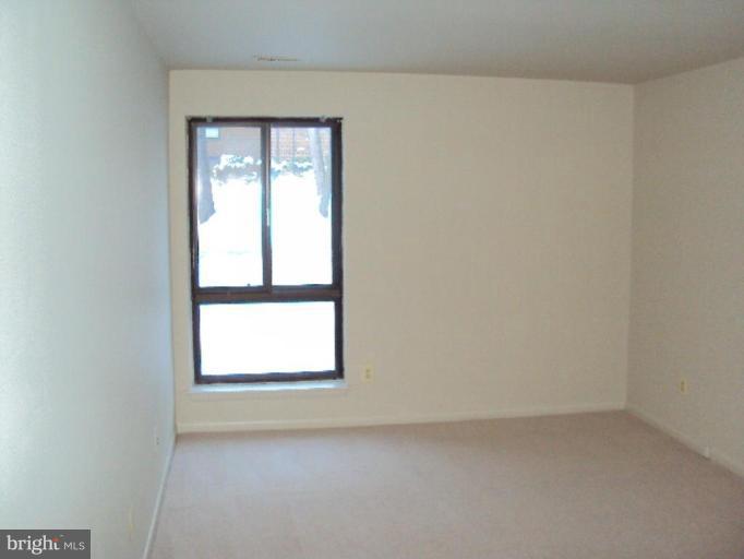 11220 Chestnut Grove Square, Unit 121 Reston, VA 20190 - Photo 10 of 18 Bedroom #1