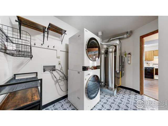 a black and white photo of a living room
